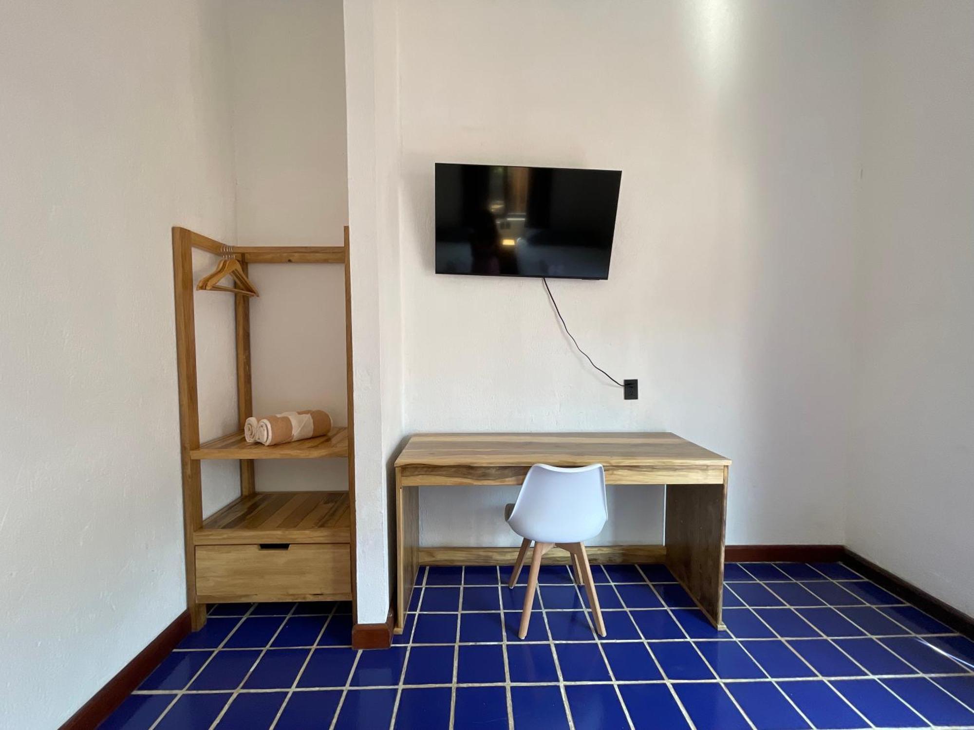 Solana Lakefront Hotel 4*