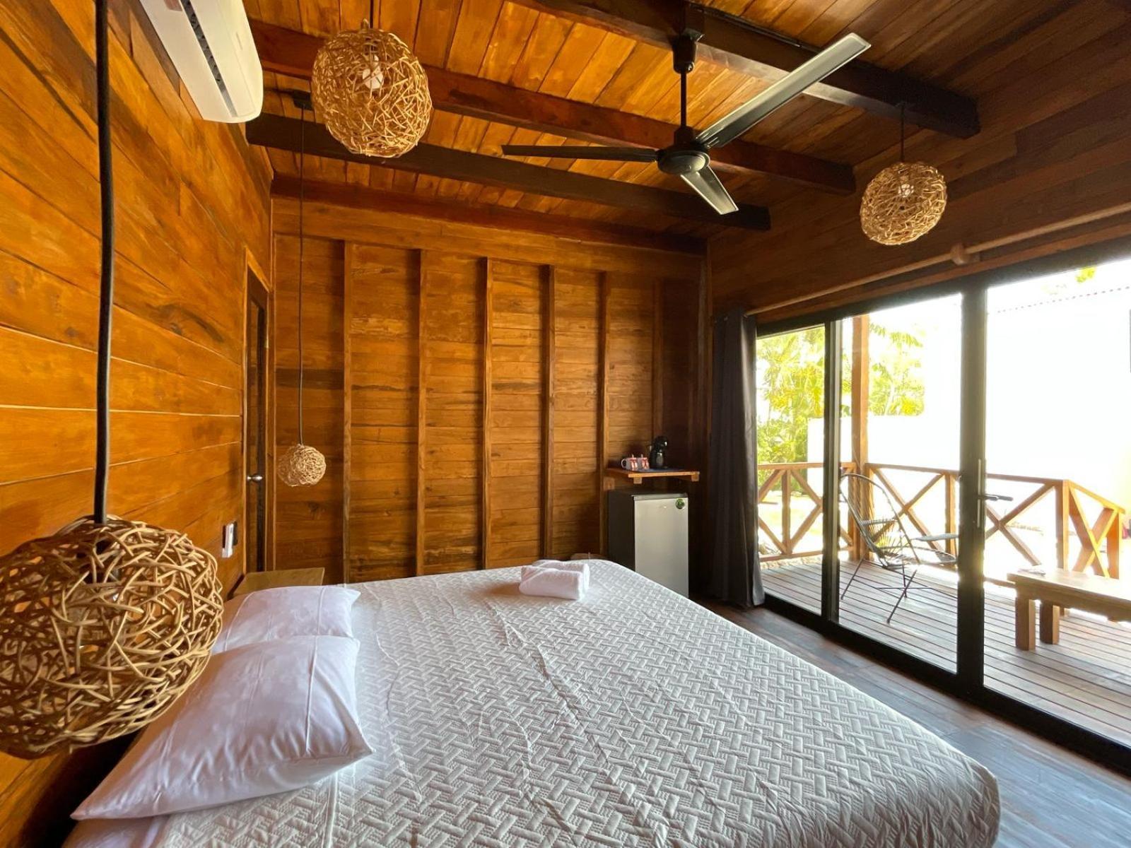 Hotel Solana Lakefront 4*