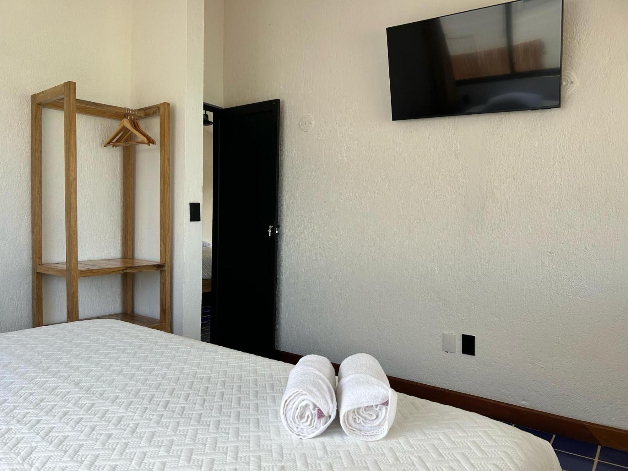 Hotel Solana Lakefront