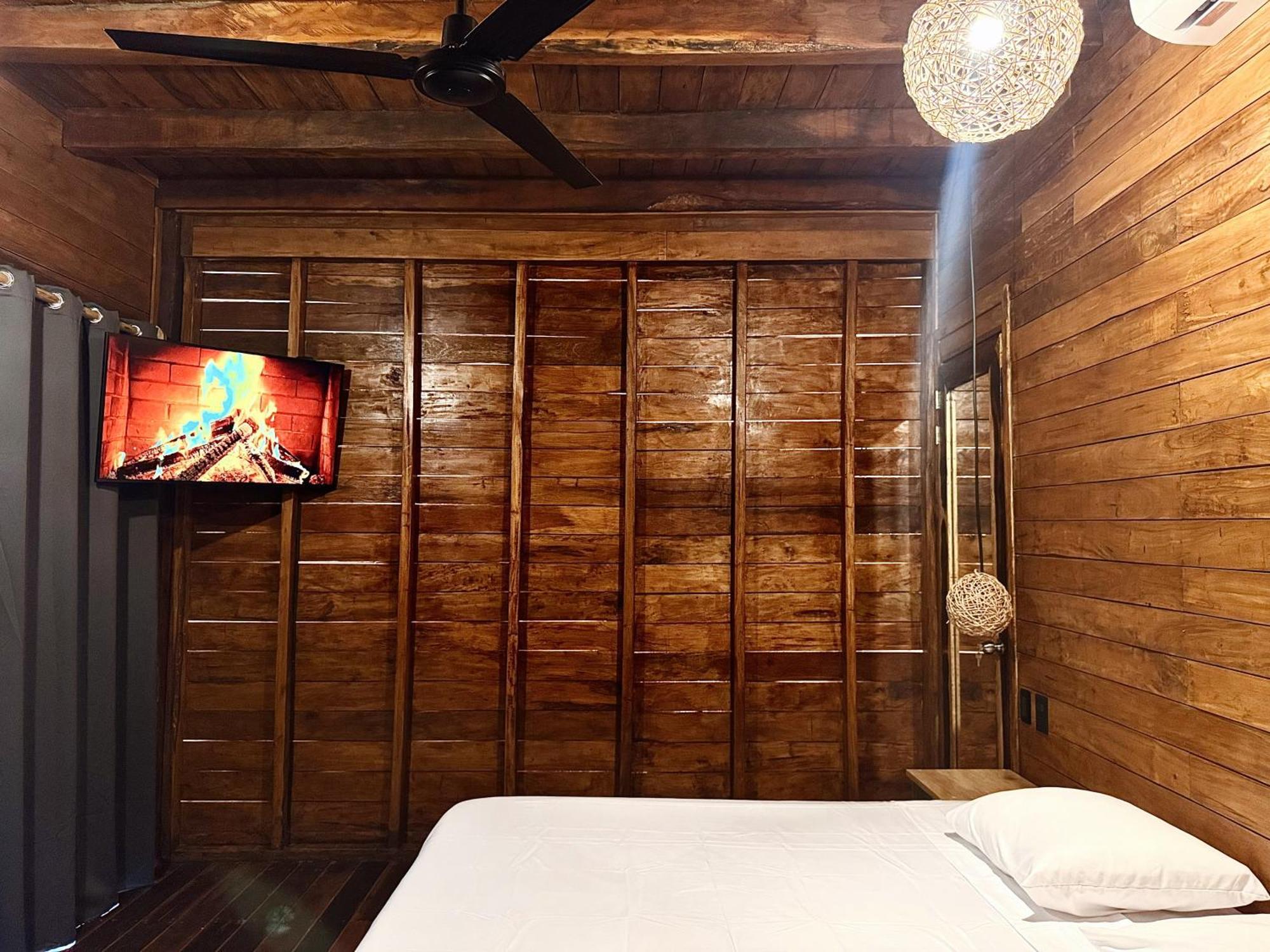 Hotel Solana Lakefront 4*