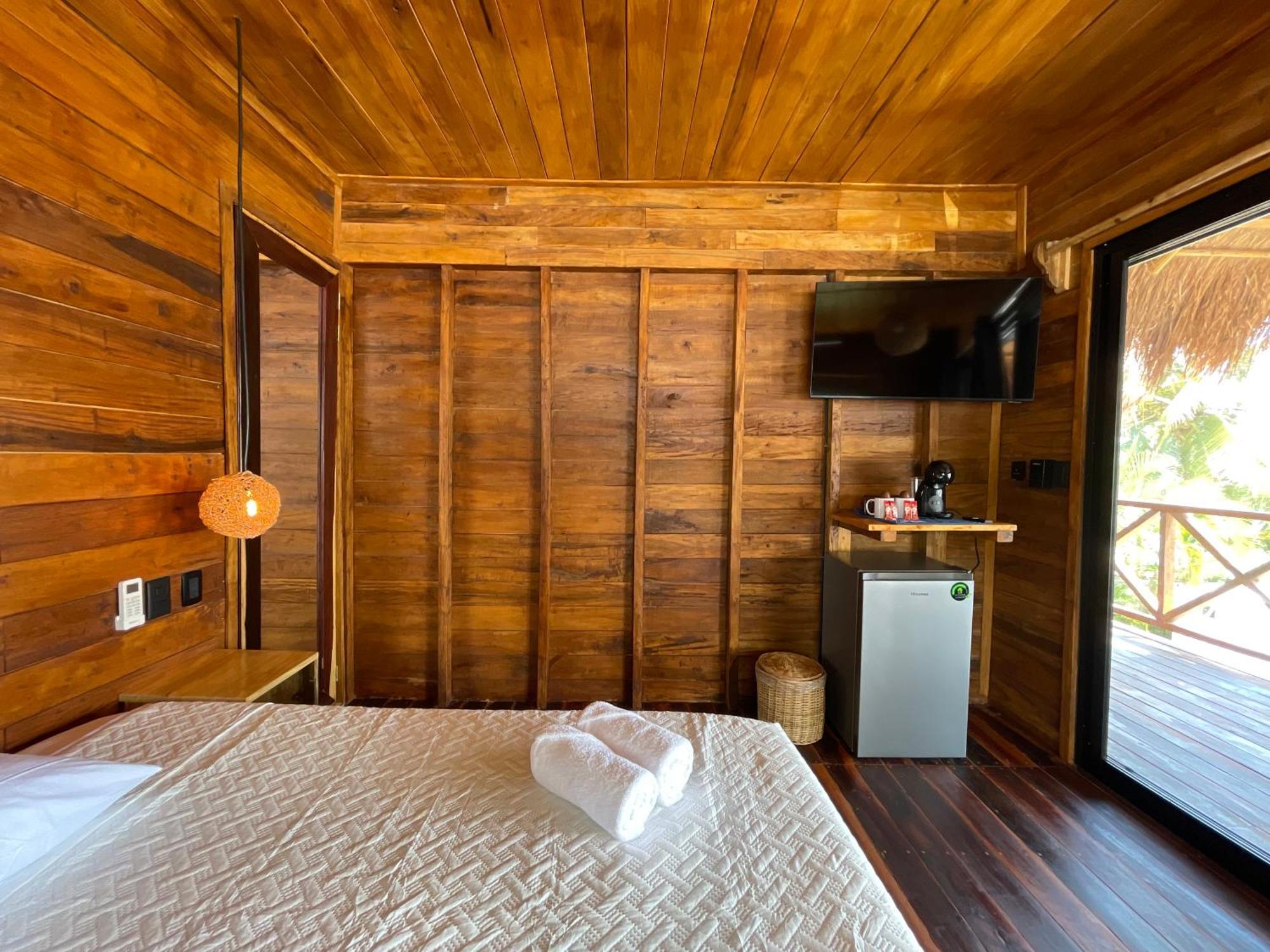 Solana Lakefront Hotel 4*